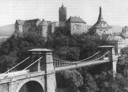 Původní řetězová konstrukce mostu