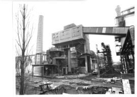 Výstavba hadicového filtru na záchyt prachu z odpadních plynů v r. 1984