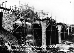 Stavba hornoslavkovského viaduktu v roce 1899